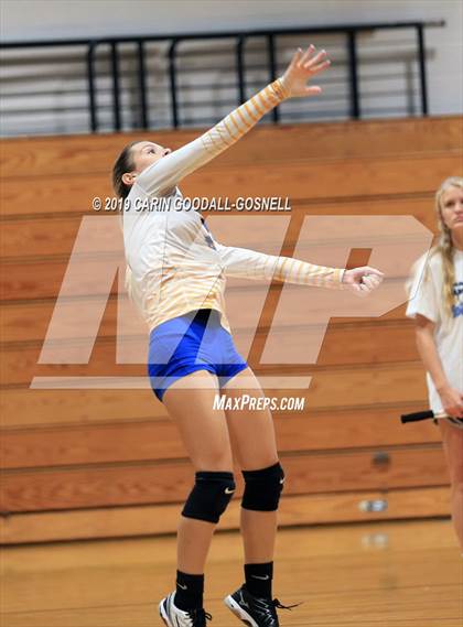 Thumbnail 3 in Swansboro vs Richlands (Joseph L. Beasley Spikefest) photogallery.
