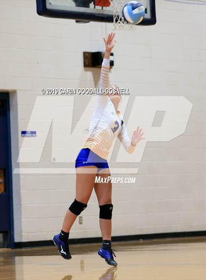 Thumbnail 3 in Swansboro vs Richlands (Joseph L. Beasley Spikefest) photogallery.