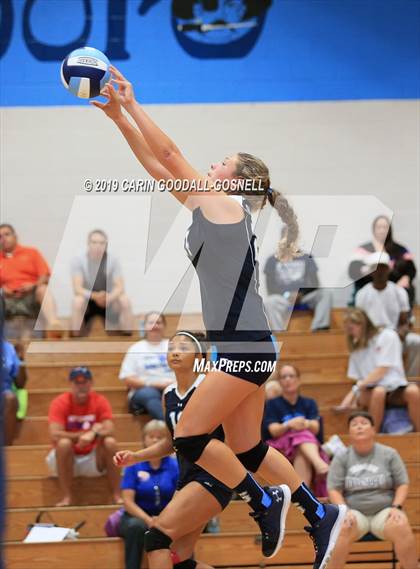 Thumbnail 1 in Swansboro vs Richlands (Joseph L. Beasley Spikefest) photogallery.