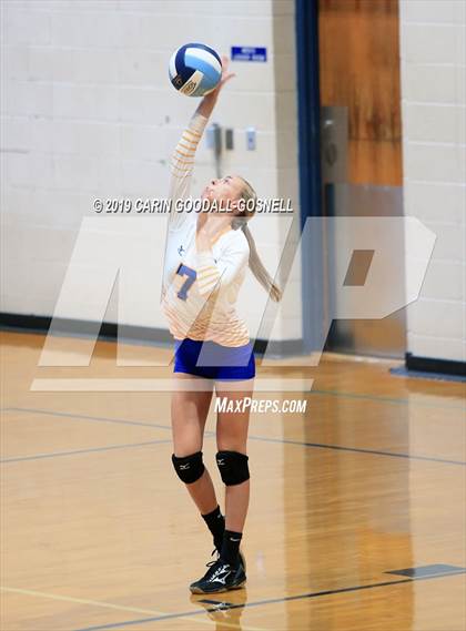 Thumbnail 1 in Swansboro vs Richlands (Joseph L. Beasley Spikefest) photogallery.