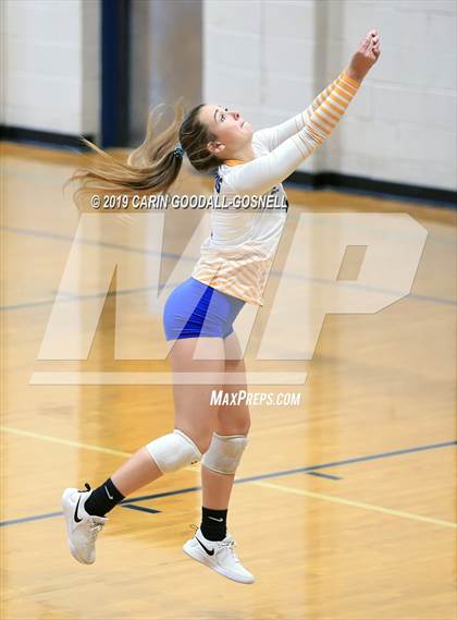 Thumbnail 3 in Swansboro vs Richlands (Joseph L. Beasley Spikefest) photogallery.