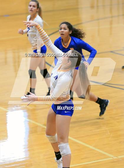 Thumbnail 3 in Swansboro vs Richlands (Joseph L. Beasley Spikefest) photogallery.