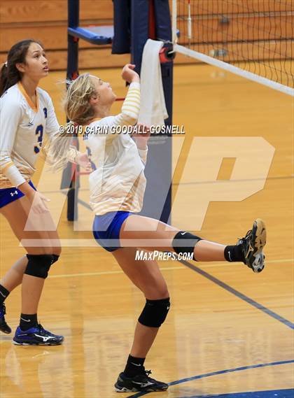 Thumbnail 2 in Swansboro vs Richlands (Joseph L. Beasley Spikefest) photogallery.