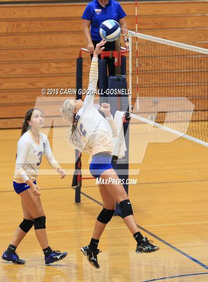 Thumbnail 3 in Swansboro vs Richlands (Joseph L. Beasley Spikefest) photogallery.
