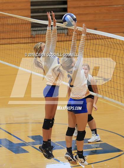 Thumbnail 2 in Swansboro vs Richlands (Joseph L. Beasley Spikefest) photogallery.