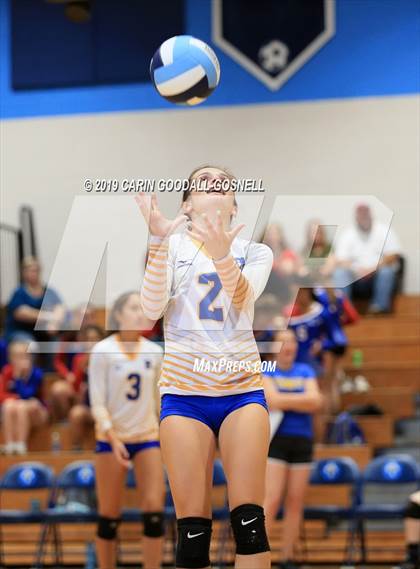 Thumbnail 1 in Swansboro vs Richlands (Joseph L. Beasley Spikefest) photogallery.