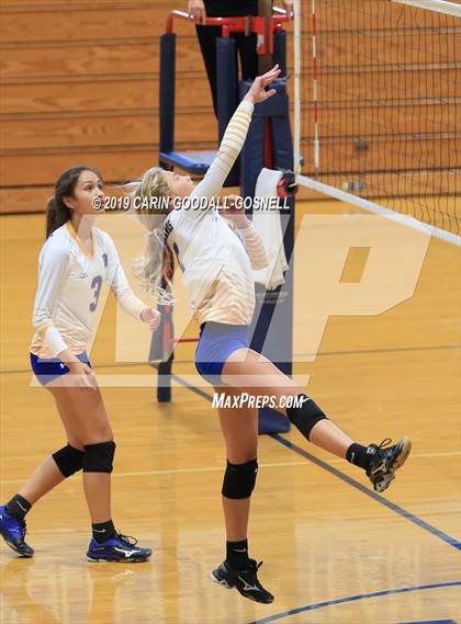 Thumbnail 1 in Swansboro vs Richlands (Joseph L. Beasley Spikefest) photogallery.