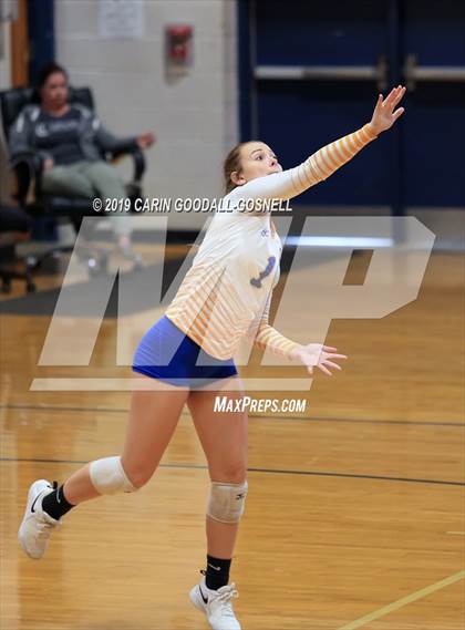 Thumbnail 1 in Swansboro vs Richlands (Joseph L. Beasley Spikefest) photogallery.