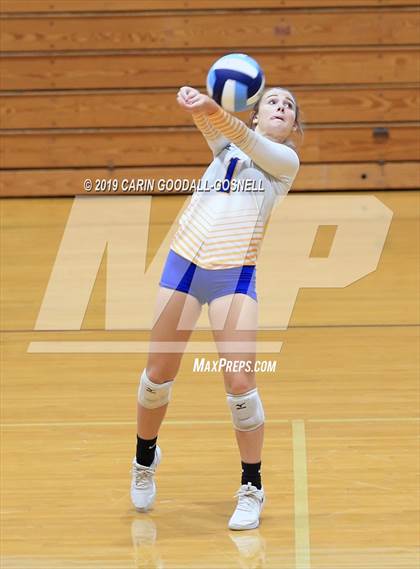 Thumbnail 1 in Swansboro vs Richlands (Joseph L. Beasley Spikefest) photogallery.