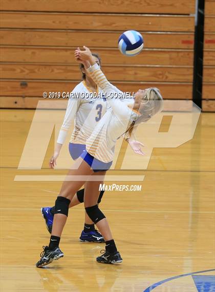 Thumbnail 3 in Swansboro vs Richlands (Joseph L. Beasley Spikefest) photogallery.