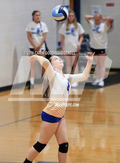 Thumbnail 1 in Swansboro vs Richlands (Joseph L. Beasley Spikefest) photogallery.