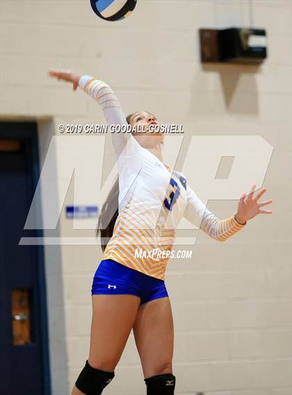 Thumbnail 3 in Swansboro vs Richlands (Joseph L. Beasley Spikefest) photogallery.