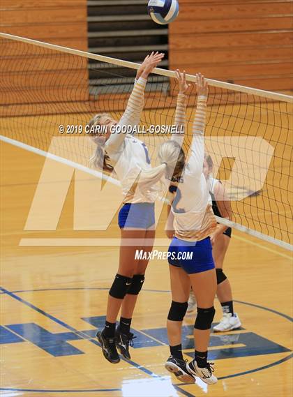 Thumbnail 3 in Swansboro vs Richlands (Joseph L. Beasley Spikefest) photogallery.