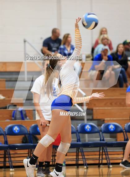 Thumbnail 1 in Swansboro vs Richlands (Joseph L. Beasley Spikefest) photogallery.