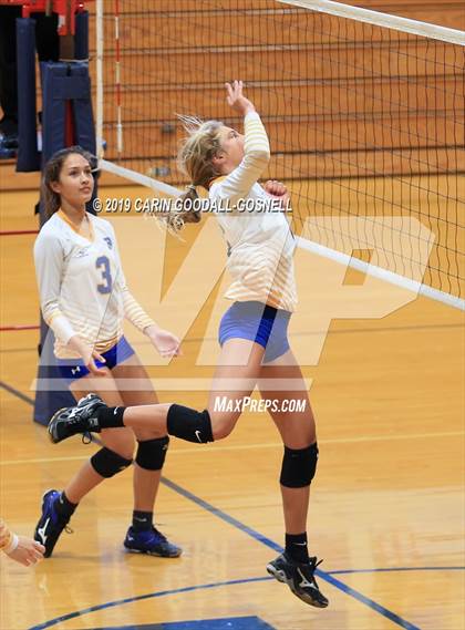 Thumbnail 3 in Swansboro vs Richlands (Joseph L. Beasley Spikefest) photogallery.
