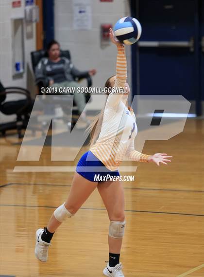 Thumbnail 3 in Swansboro vs Richlands (Joseph L. Beasley Spikefest) photogallery.