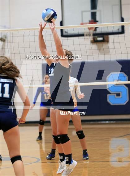 Thumbnail 1 in Swansboro vs Richlands (Joseph L. Beasley Spikefest) photogallery.