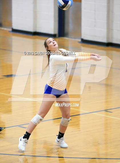 Thumbnail 2 in Swansboro vs Richlands (Joseph L. Beasley Spikefest) photogallery.