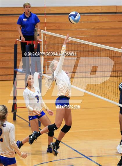 Thumbnail 2 in Swansboro vs Richlands (Joseph L. Beasley Spikefest) photogallery.