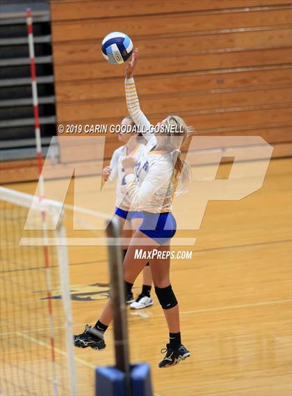 Thumbnail 2 in Swansboro vs Richlands (Joseph L. Beasley Spikefest) photogallery.