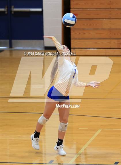 Thumbnail 3 in Swansboro vs Richlands (Joseph L. Beasley Spikefest) photogallery.