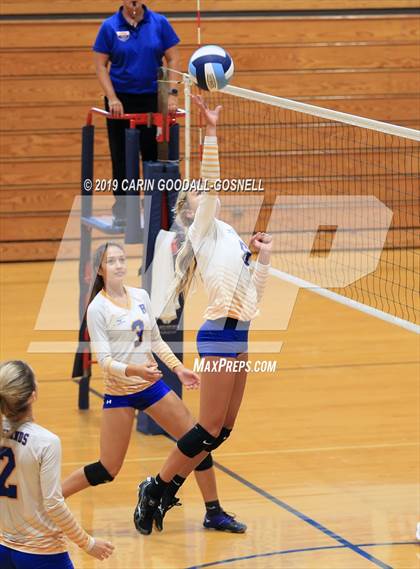 Thumbnail 1 in Swansboro vs Richlands (Joseph L. Beasley Spikefest) photogallery.