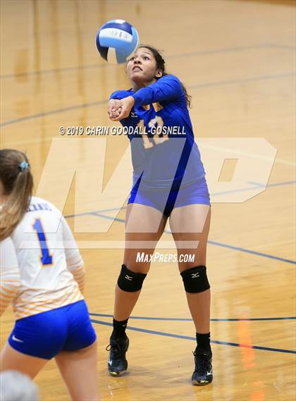 Thumbnail 1 in Swansboro vs Richlands (Joseph L. Beasley Spikefest) photogallery.