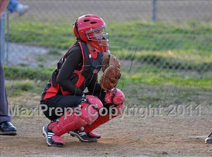 Thumbnail 3 in DuQuoin vs Mt. Vernon (Jefferson County Invitational) photogallery.