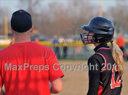 Thumbnail 1 in DuQuoin vs Mt. Vernon (Jefferson County Invitational) photogallery.