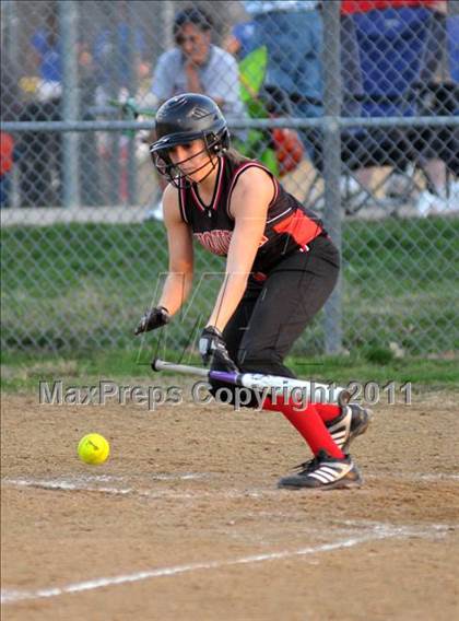 Thumbnail 1 in DuQuoin vs Mt. Vernon (Jefferson County Invitational) photogallery.
