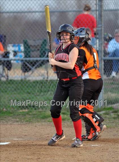 Thumbnail 1 in DuQuoin vs Mt. Vernon (Jefferson County Invitational) photogallery.