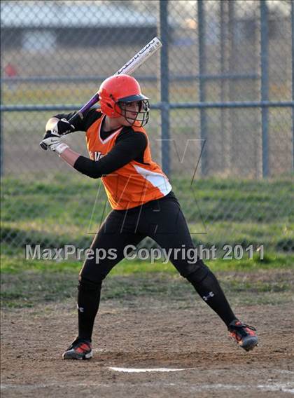 Thumbnail 3 in DuQuoin vs Mt. Vernon (Jefferson County Invitational) photogallery.