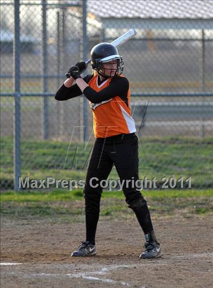Thumbnail 3 in DuQuoin vs Mt. Vernon (Jefferson County Invitational) photogallery.