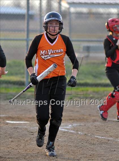 Thumbnail 1 in DuQuoin vs Mt. Vernon (Jefferson County Invitational) photogallery.