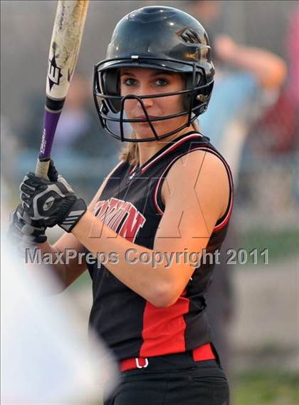 Thumbnail 3 in DuQuoin vs Mt. Vernon (Jefferson County Invitational) photogallery.