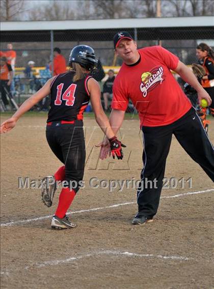 Thumbnail 2 in DuQuoin vs Mt. Vernon (Jefferson County Invitational) photogallery.