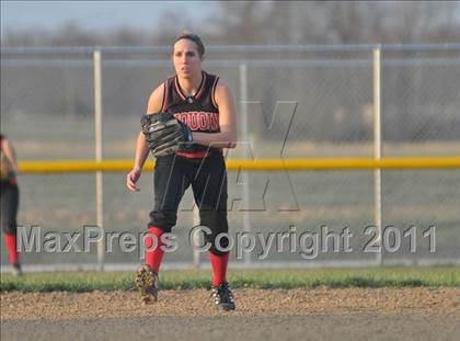 Thumbnail 3 in DuQuoin vs Mt. Vernon (Jefferson County Invitational) photogallery.