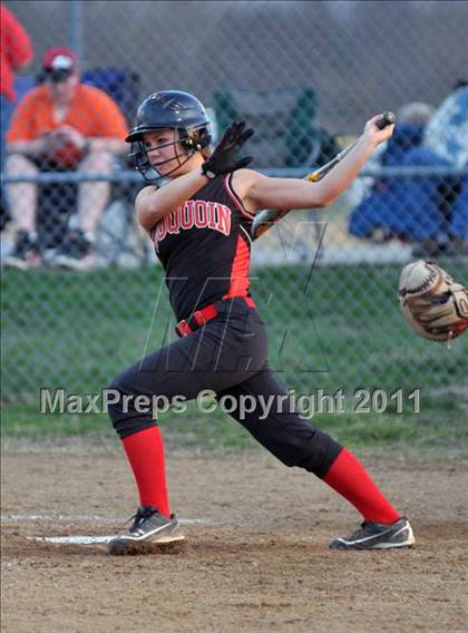 Thumbnail 2 in DuQuoin vs Mt. Vernon (Jefferson County Invitational) photogallery.