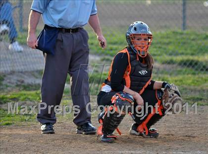 Thumbnail 3 in DuQuoin vs Mt. Vernon (Jefferson County Invitational) photogallery.