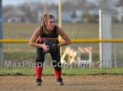 Thumbnail 1 in DuQuoin vs Mt. Vernon (Jefferson County Invitational) photogallery.