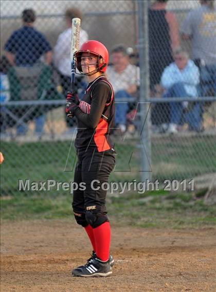 Thumbnail 3 in DuQuoin vs Mt. Vernon (Jefferson County Invitational) photogallery.