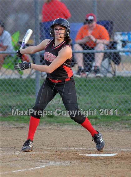 Thumbnail 2 in DuQuoin vs Mt. Vernon (Jefferson County Invitational) photogallery.