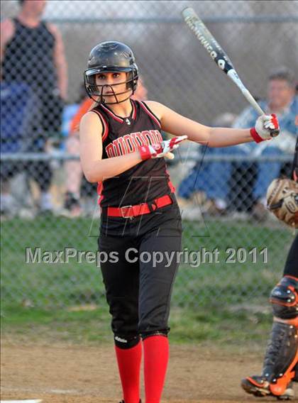 Thumbnail 2 in DuQuoin vs Mt. Vernon (Jefferson County Invitational) photogallery.