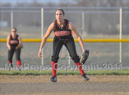 Thumbnail 2 in DuQuoin vs Mt. Vernon (Jefferson County Invitational) photogallery.
