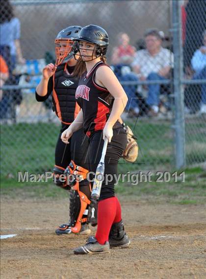 Thumbnail 1 in DuQuoin vs Mt. Vernon (Jefferson County Invitational) photogallery.