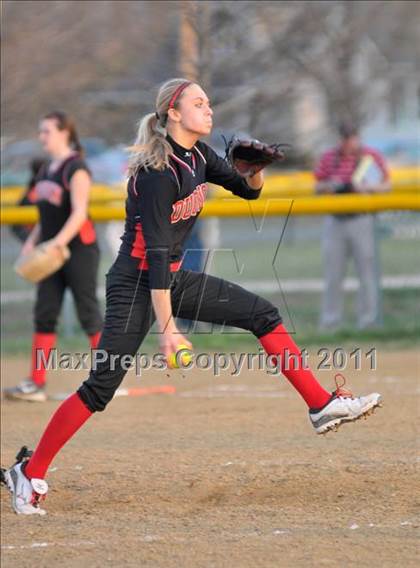 Thumbnail 1 in DuQuoin vs Mt. Vernon (Jefferson County Invitational) photogallery.