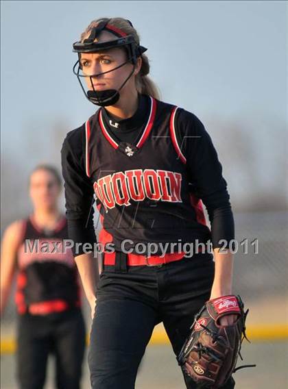 Thumbnail 1 in DuQuoin vs Mt. Vernon (Jefferson County Invitational) photogallery.