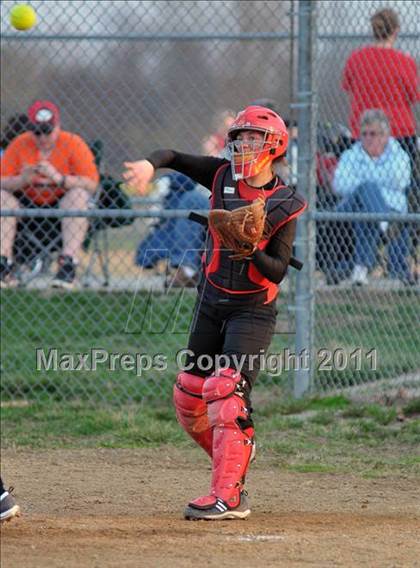 Thumbnail 3 in DuQuoin vs Mt. Vernon (Jefferson County Invitational) photogallery.