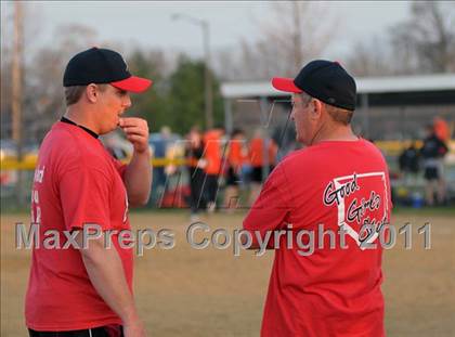 Thumbnail 2 in DuQuoin vs Mt. Vernon (Jefferson County Invitational) photogallery.