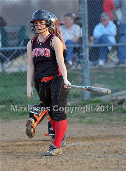 Thumbnail 2 in DuQuoin vs Mt. Vernon (Jefferson County Invitational) photogallery.